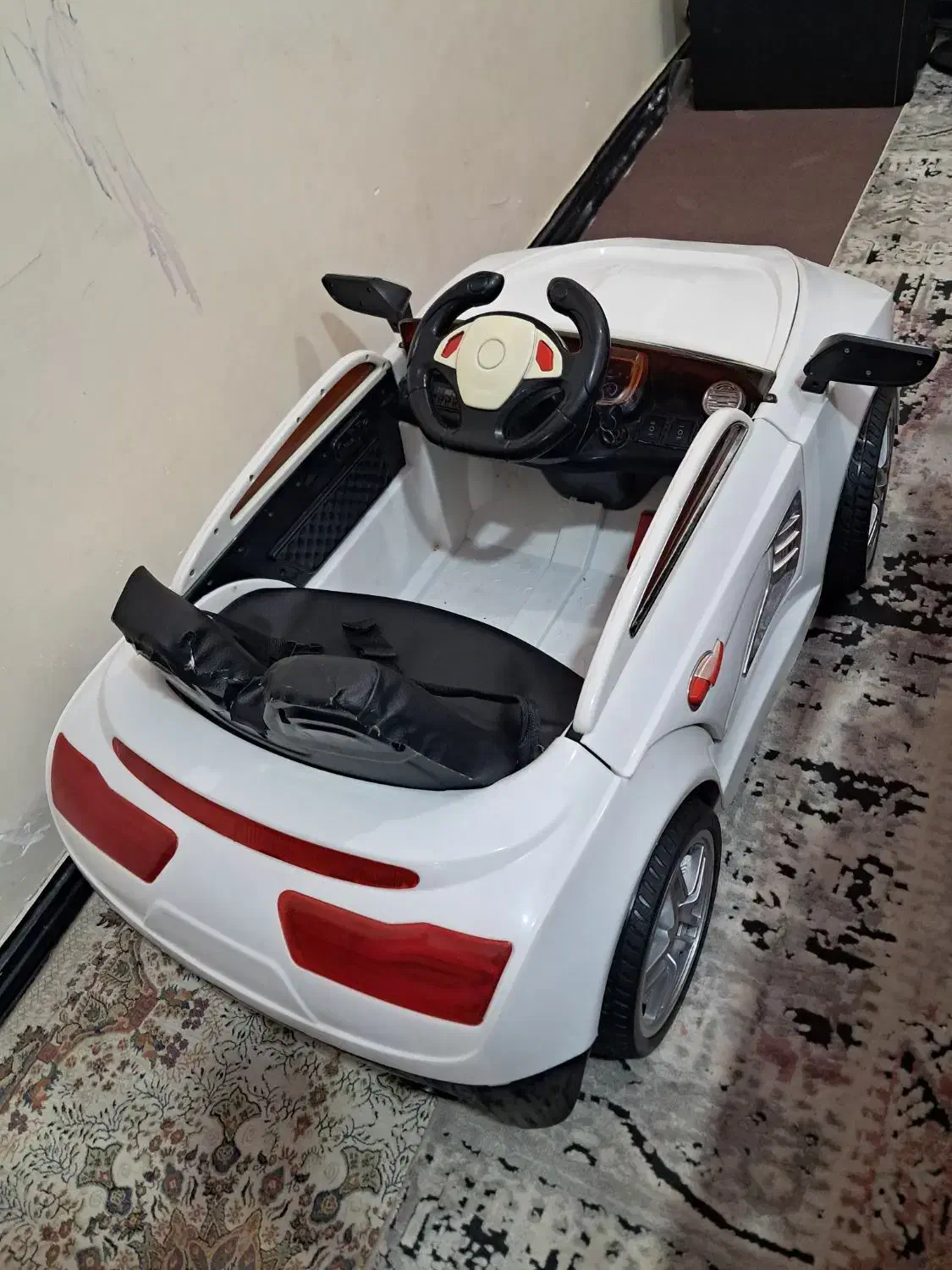 ماشین شارژی در حد نو|اسباب‌بازی بچه|دوگنبدان, |دیوار