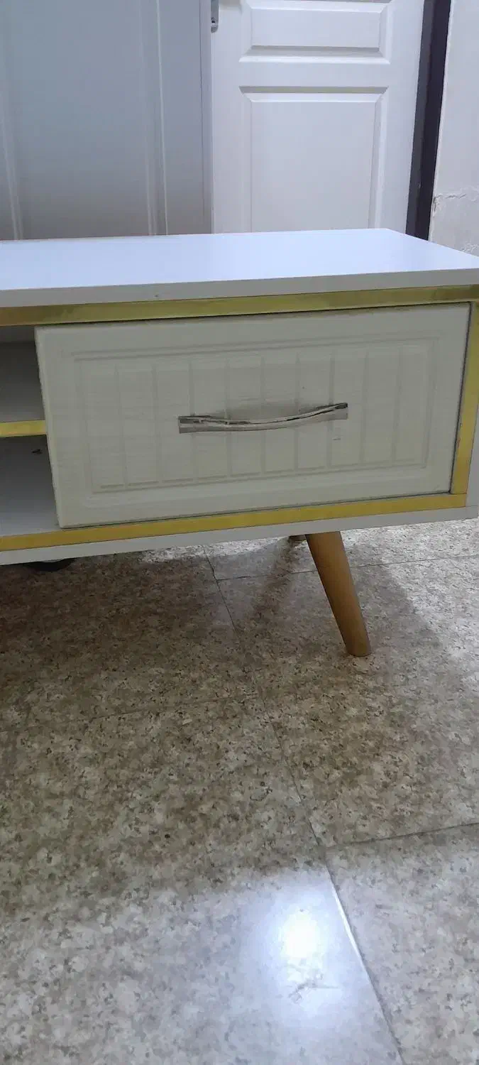 میز تی وی|میز تلویزیون|پرند, فاز ۴|دیوار