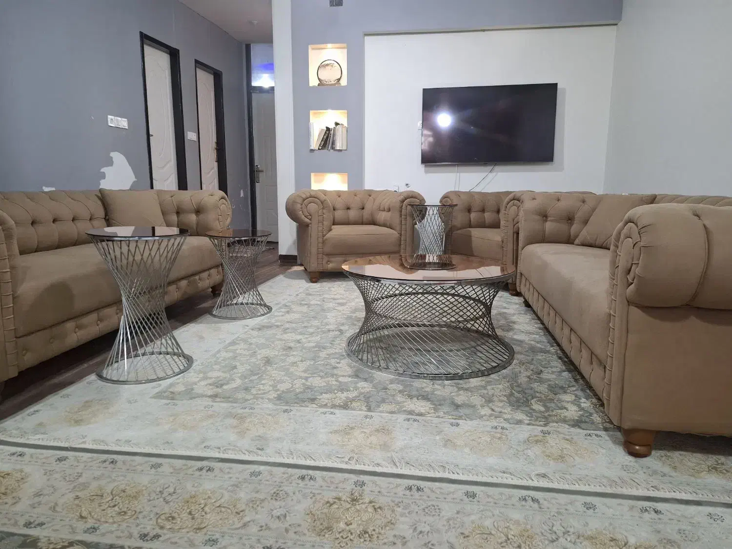 کاناپه ۸ نفره،دوعدد۳ نفره و دو عدد تک نفره کنارمبل|مبلمان خانگی و میز عسلی|اهواز, فرهنگ شهر|دیوار