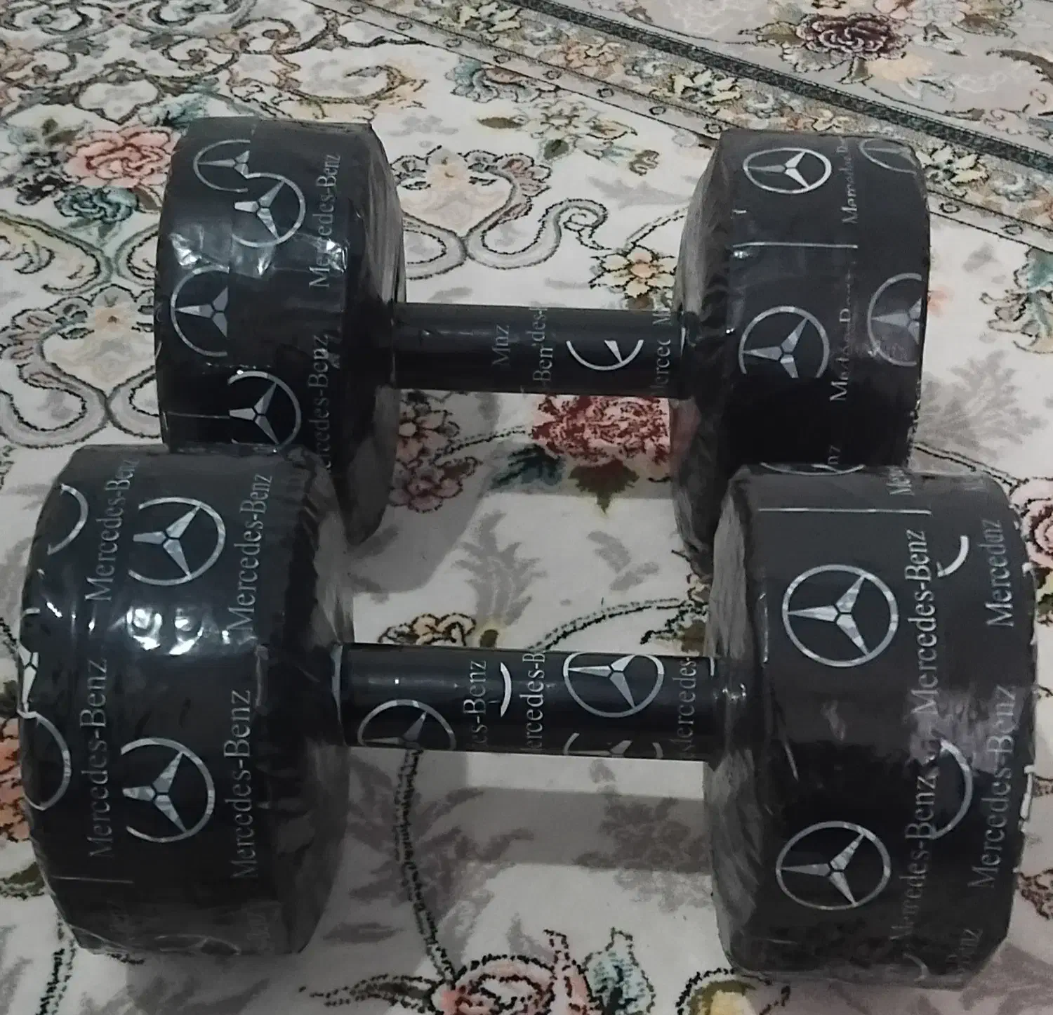 دمبل های پنج کیلویی و ده کیلویی|تجهیزات ورزشی|اندیشه, اندیشه فاز ۱|دیوار