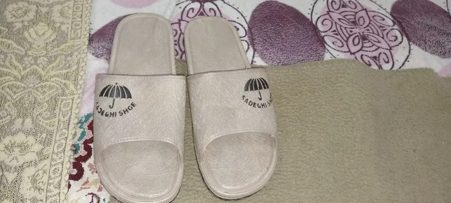 دمپایی و صندل|کیف، کفش، کمربند|قم, منبع آب|دیوار