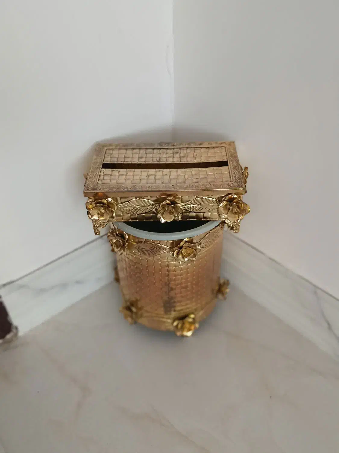 سطل زباله با حال دستمال کاغذی|لوازم نظافت|قیدار, |دیوار