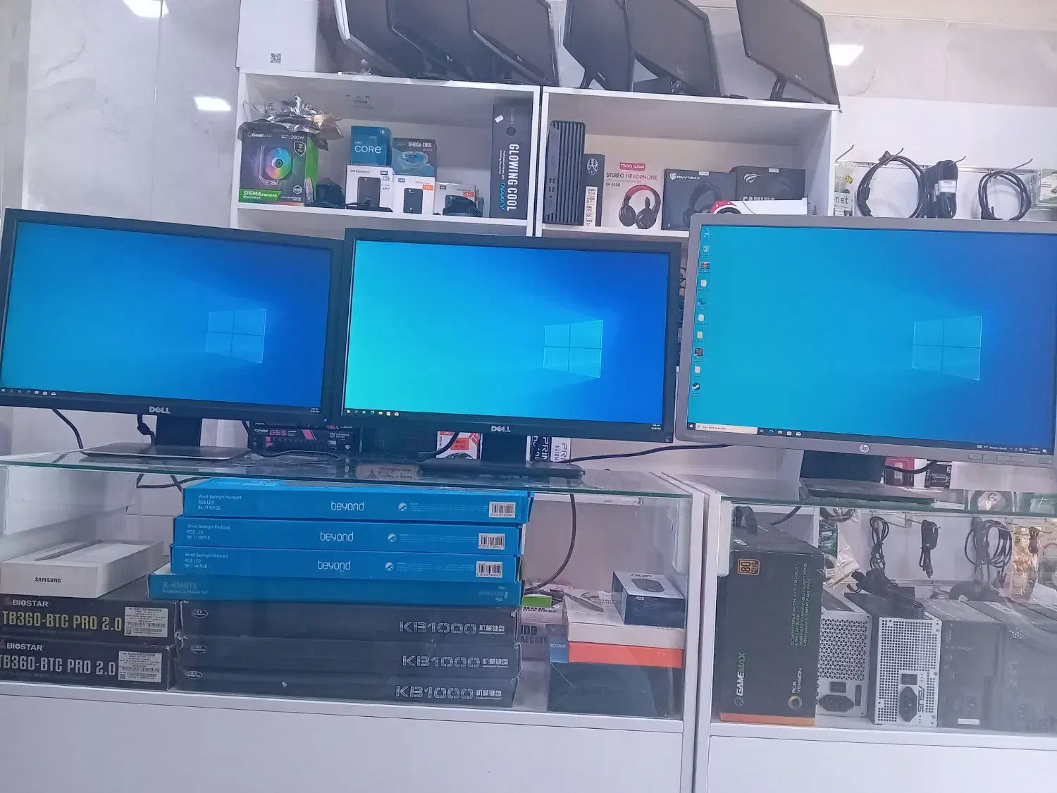 مانیتور ۲۲ و ۲۳ و ۲۴ اینچ|قطعات و لوازم جانبی رایانه|کرج, حیدرآباد|دیوار