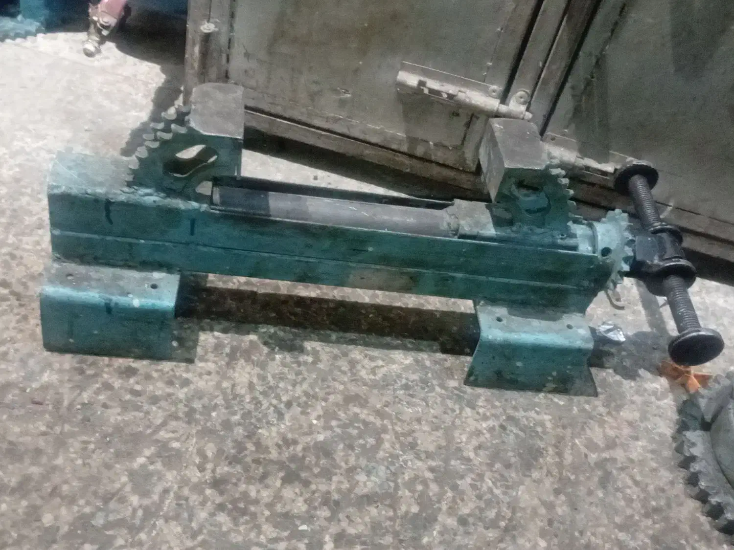 گیره رو میزی دست ساز|کلکسیون اشیاء عتیقه|اندیمشک, |دیوار