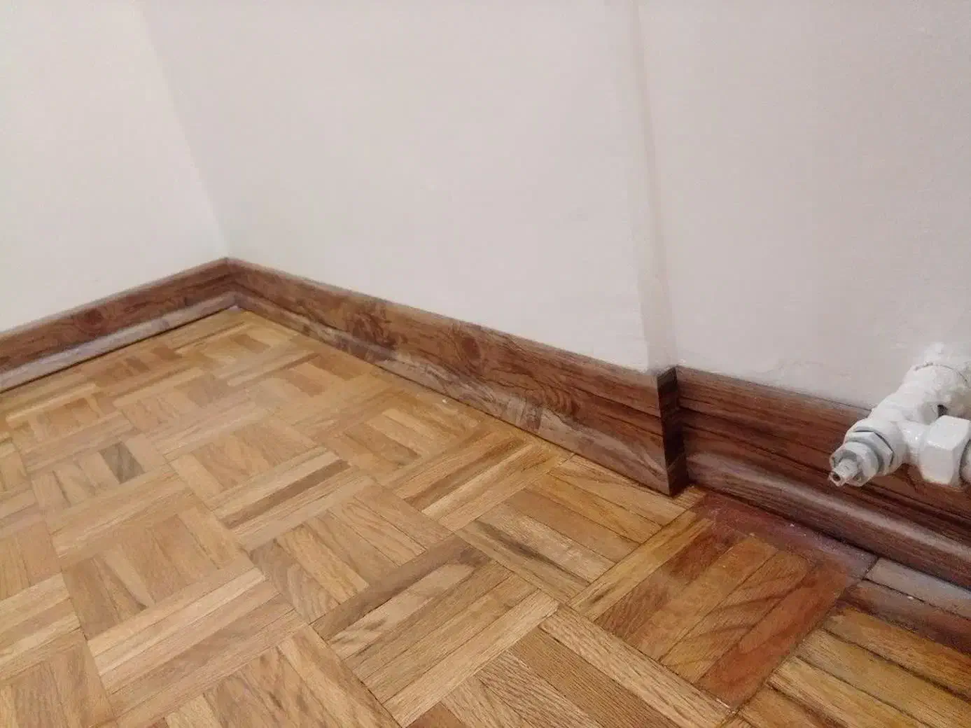 فروش ونصب پارکت (لمینت) قرنیز . دیوارپوش|خدمات پیشه و مهارت|پرند, فاز ۶|دیوار