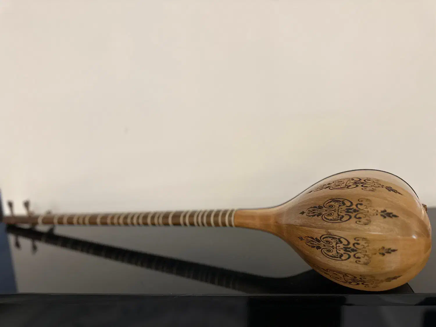 سه تار|سازهای سنتی|تهران, چیتگر شمالی|دیوار