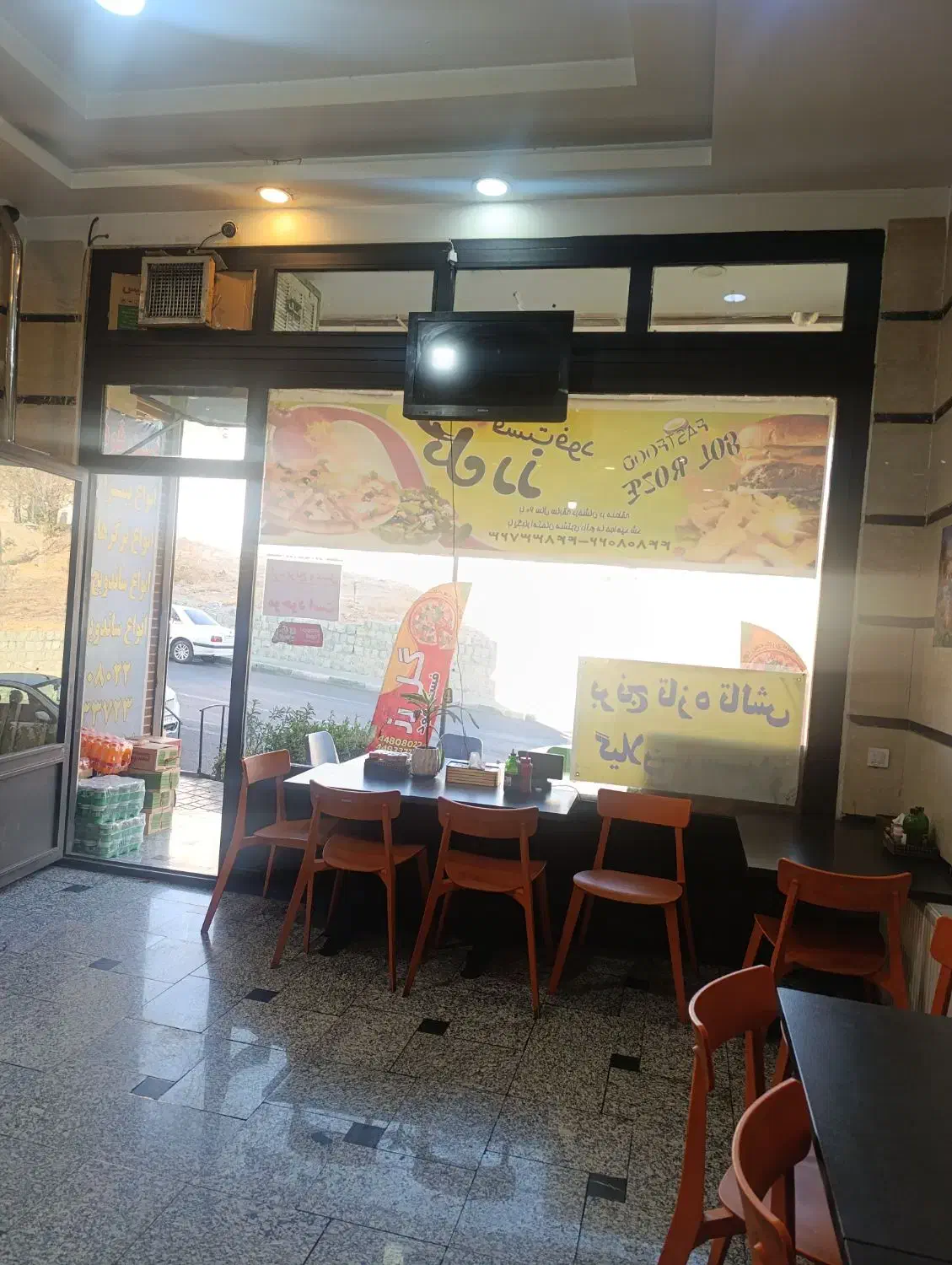 به یک پیک موتوری و کارگر ساده درفست فود|استخدام خدمات فروشگاه و رستوران|تهران, جنت‌آباد شمالی|دیوار