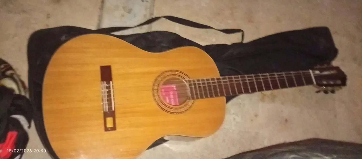 گیتار|گیتار، بیس، امپلیفایر|کیش, |دیوار