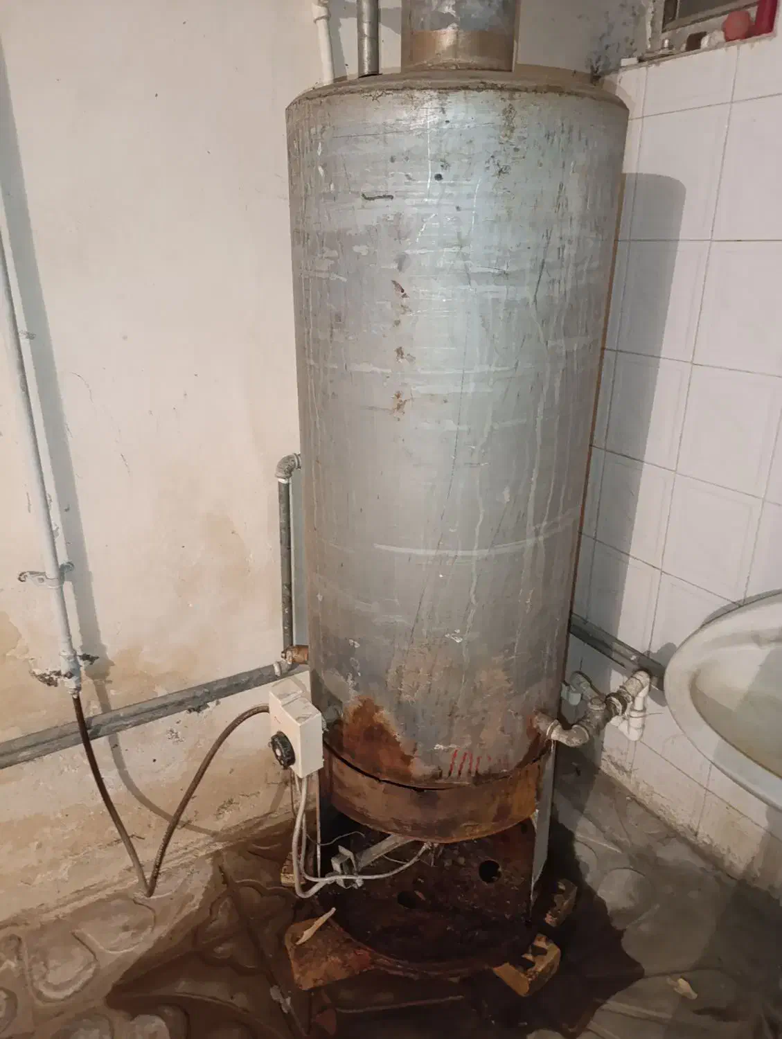 آبگرمکن قدی، با گاز شهری کار میکند|آبگرمکن، پکیج، شوفاژ|آزادشهر, |دیوار