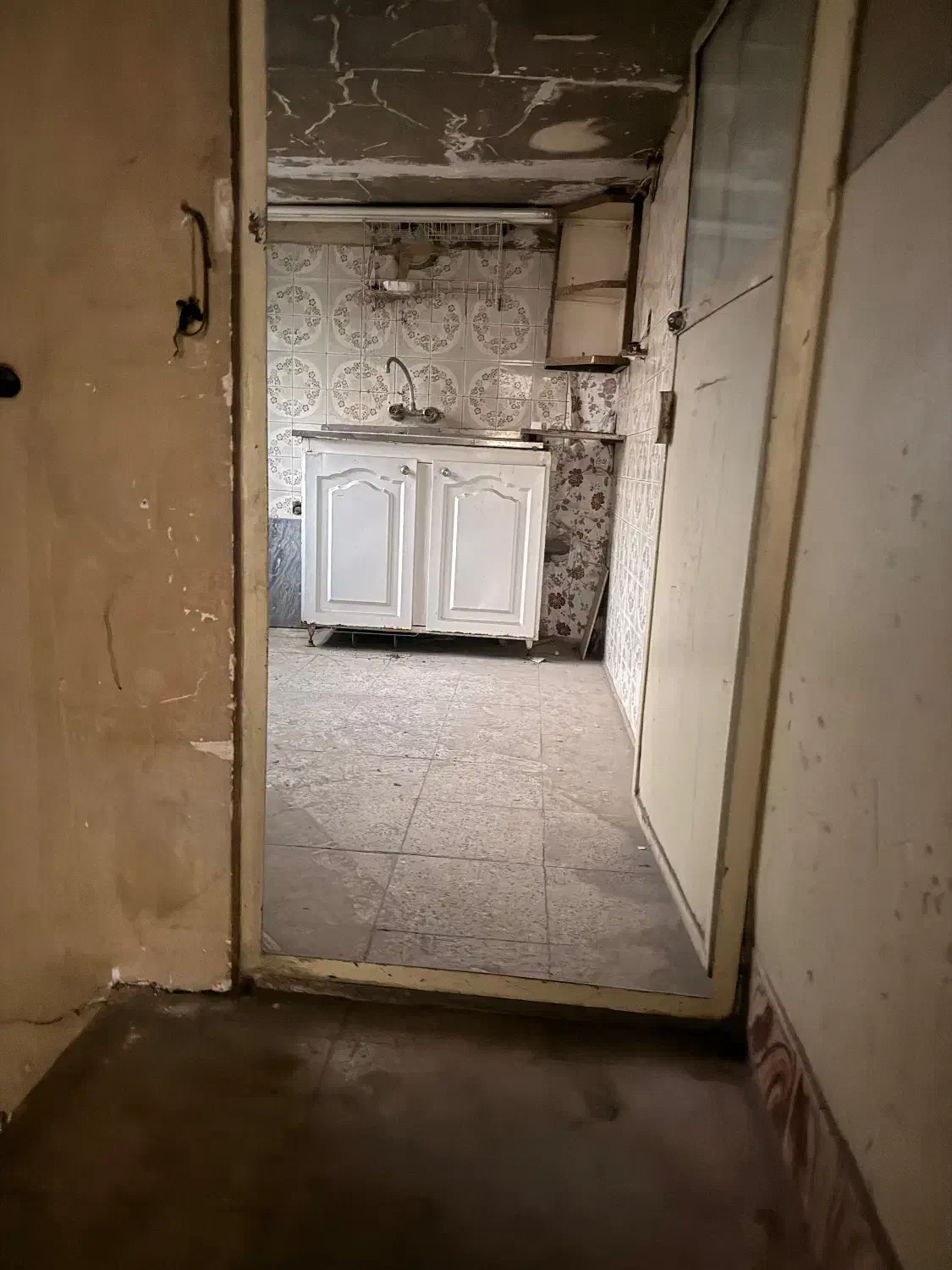 ساختمان ۳ طبقه مستقل دربست