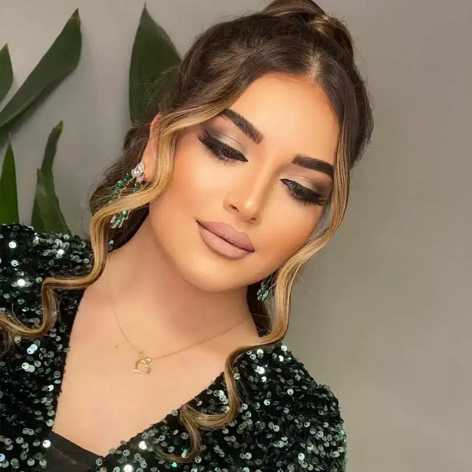 ارائه خدمات میکاپ و شینیون باهم ۷۰۰|خدمات آرایشگری و زیبایی|رشت, پارک شهر|دیوار