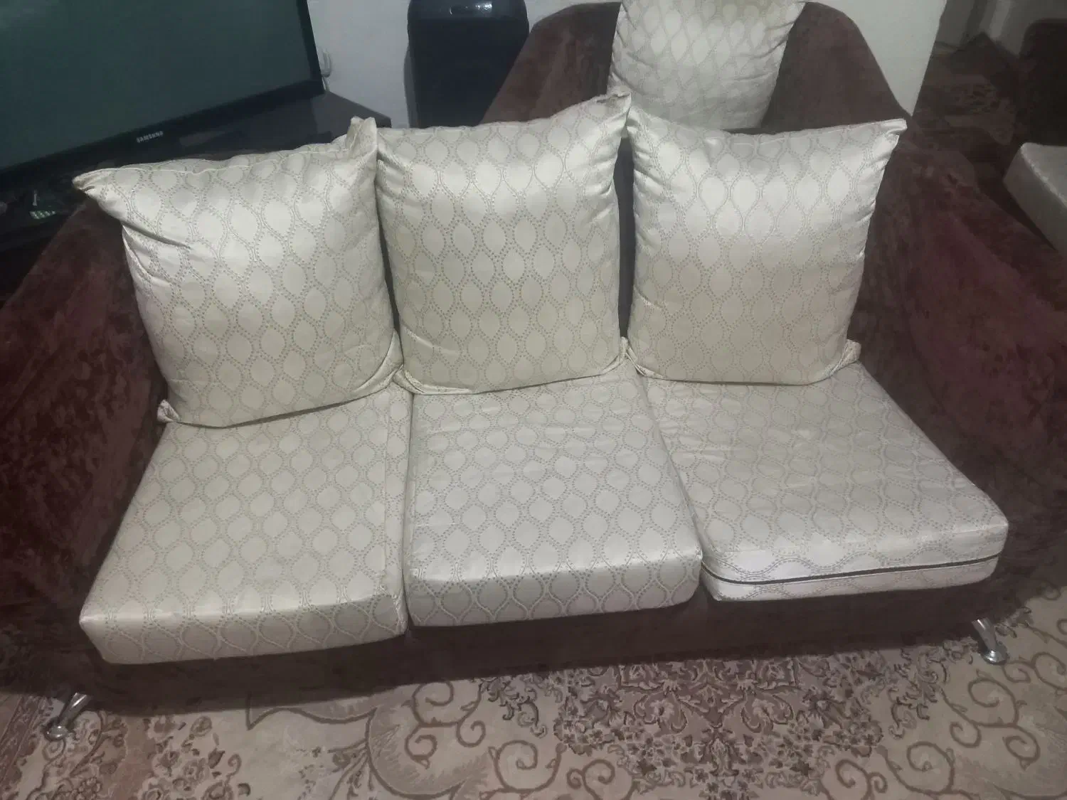 مبل راحتی هفت نفره همراه با میزوسط|مبلمان خانگی و میز عسلی|فردیس, شهرک شهید حسینی|دیوار