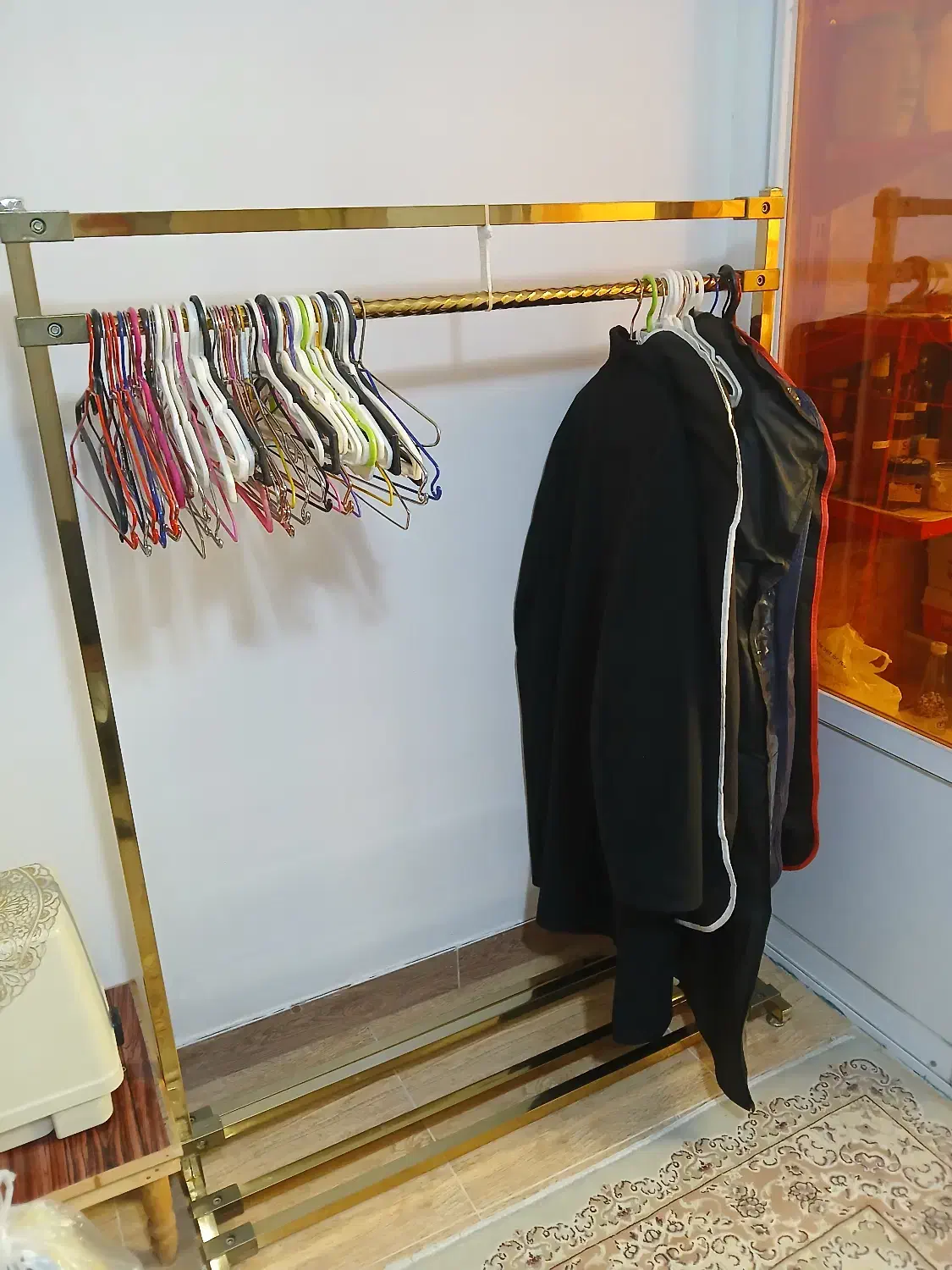 رگال استنددار کرومی|بندرخت و رخت‌آویز|صومعه‌سرا, |دیوار