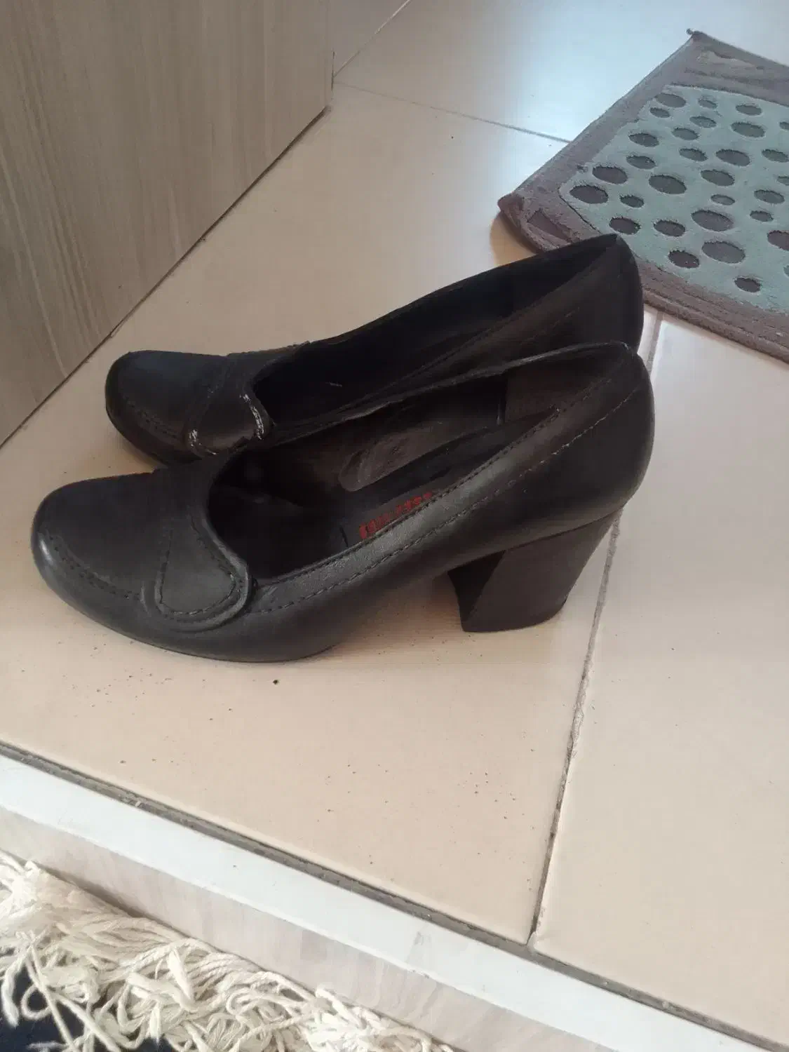 تعدادی کفش در حد نو|کیف، کفش، کمربند|محلات, |دیوار