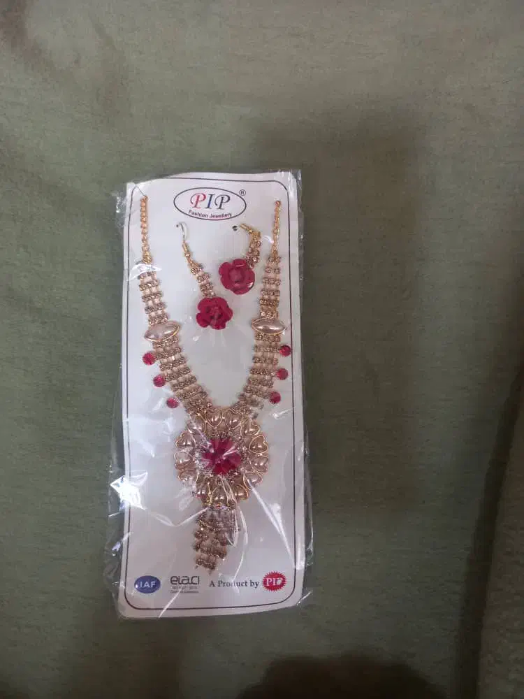 گوشواره و سرویس دخترانه|بدلیجات|یزد, |دیوار