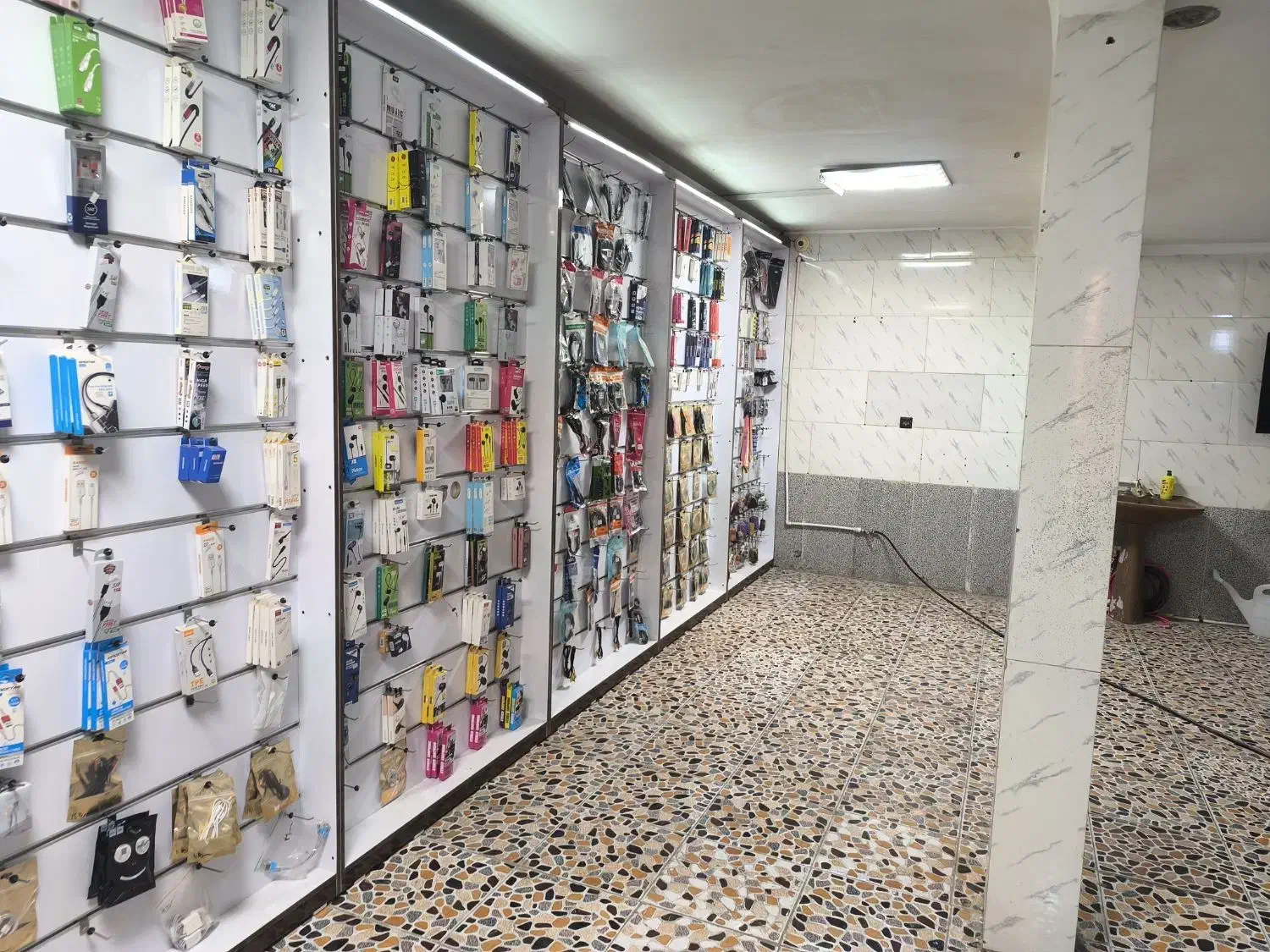 واگذاری مغازه محصولات فرهنگی نبش جنت 25|فروش مغازه و غرفه|بیرجند, |دیوار