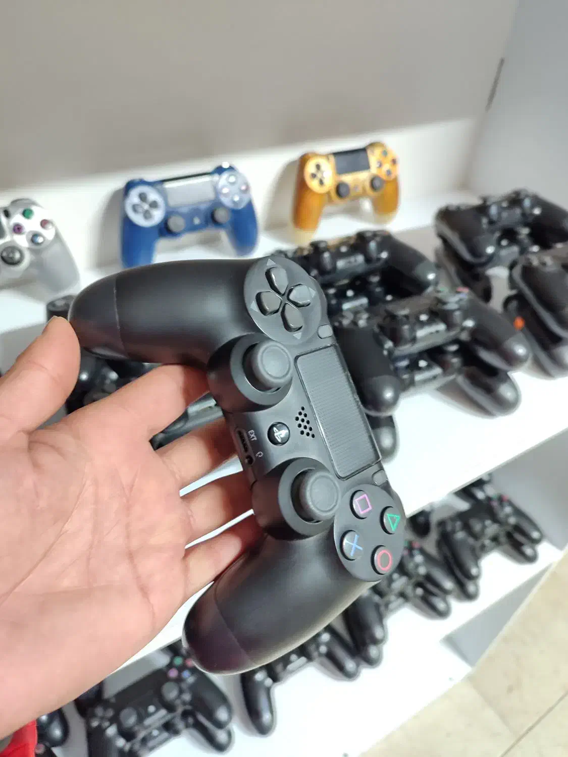 دسته اصلی ps4 و پایه شارژ|کنسول، بازی ویدئویی و آنلاین|گرگان, |دیوار