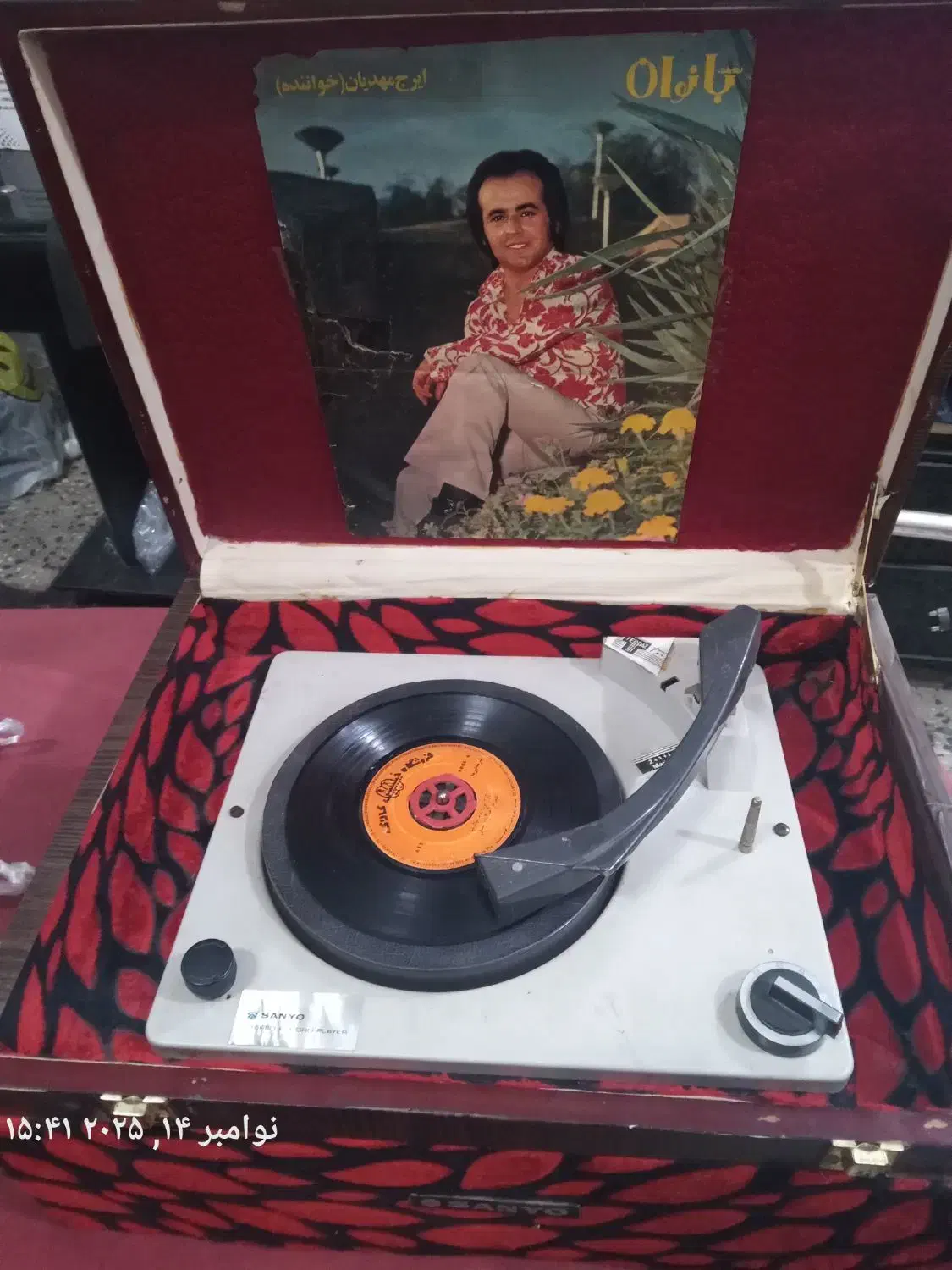 گرامافون چمدانی صد سال قدمت|کلکسیون اشیاء عتیقه|اهواز, فاز ۱ پادادشهر|دیوار