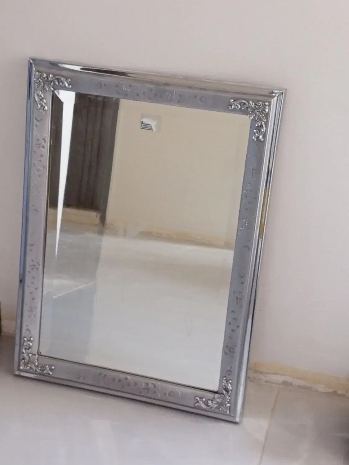 آینه سیلور|آینه|برخوار, |دیوار