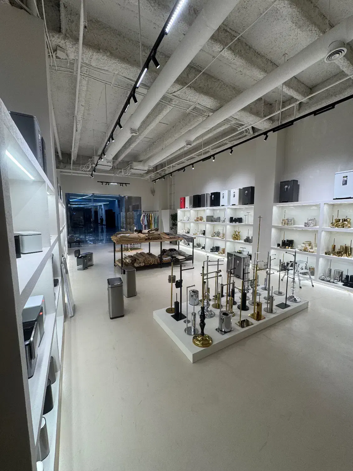 نیروی نظافت و پذیرایی|استخدام سرایداری و نظافت|تهران, حصار بوعلی|دیوار