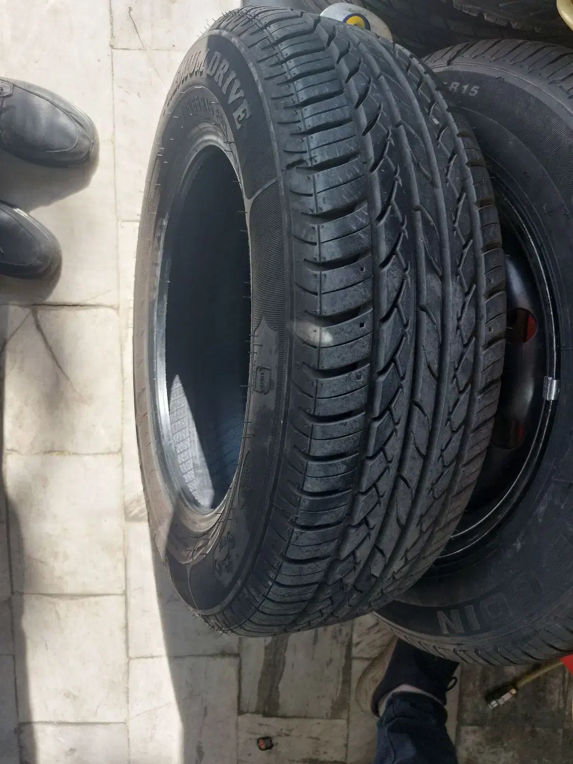 یک عدد لاستیک  بارز ۱۸۵/۱۵/۶۵|قطعات یدکی و لوازم جانبی|بروجرد, |دیوار