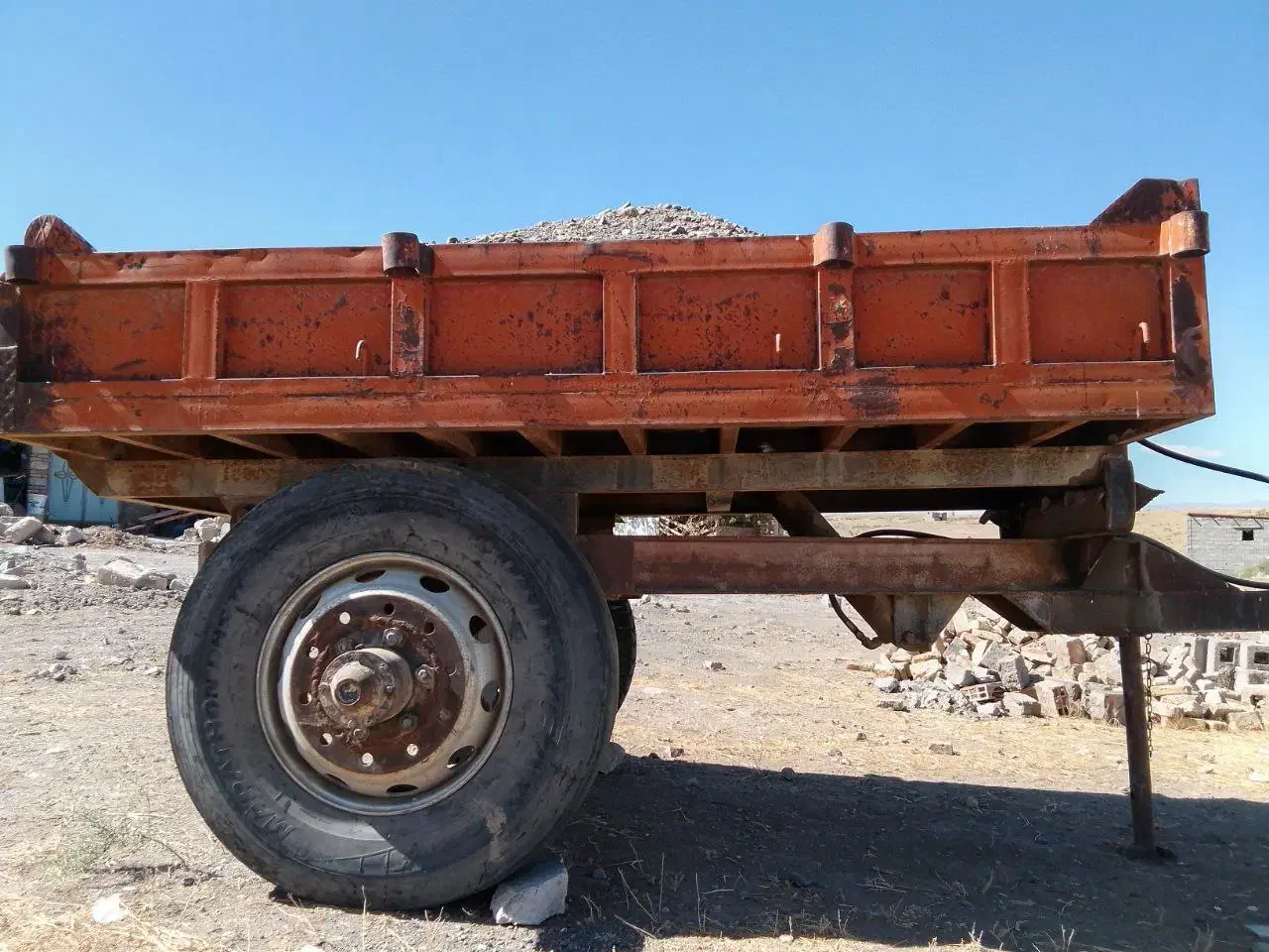 تریلی تراکتور|خودرو سنگین|میانه, |دیوار