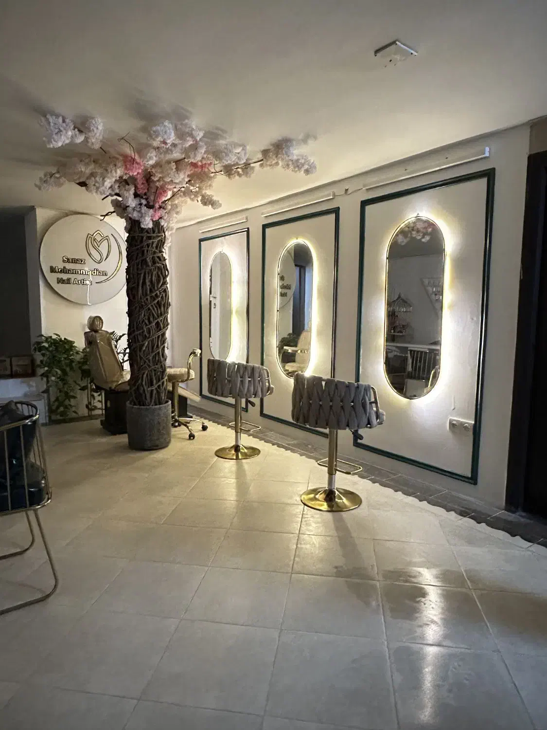 اجاره لاین و اتاق در سالن زیبایی|اجارهٔ دفتر کار، اتاق اداری، مطب|مشهد, هفت تیر (آب و برق)|دیوار