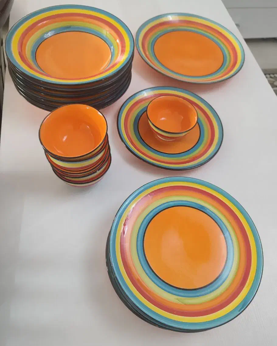 یک دست ظرف سرامیگی ۶نفره|ظروف سرو و پذیرایی|مشهد, شاهد (شهرک غرب)|دیوار