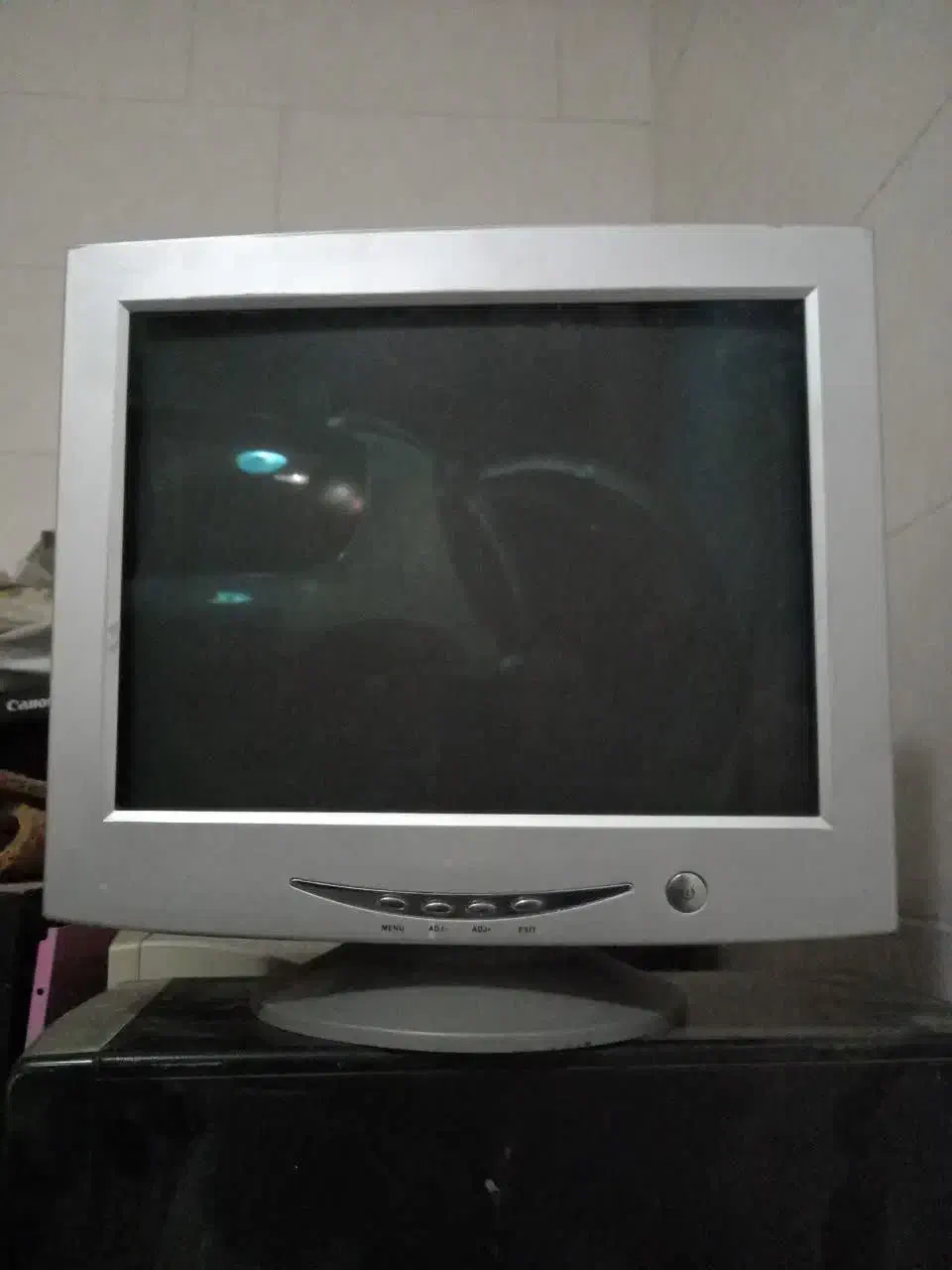 مانیتور CRT همراه با کابل برق و تصویر|قطعات و لوازم جانبی رایانه|شاهین‌شهر, عطار|دیوار