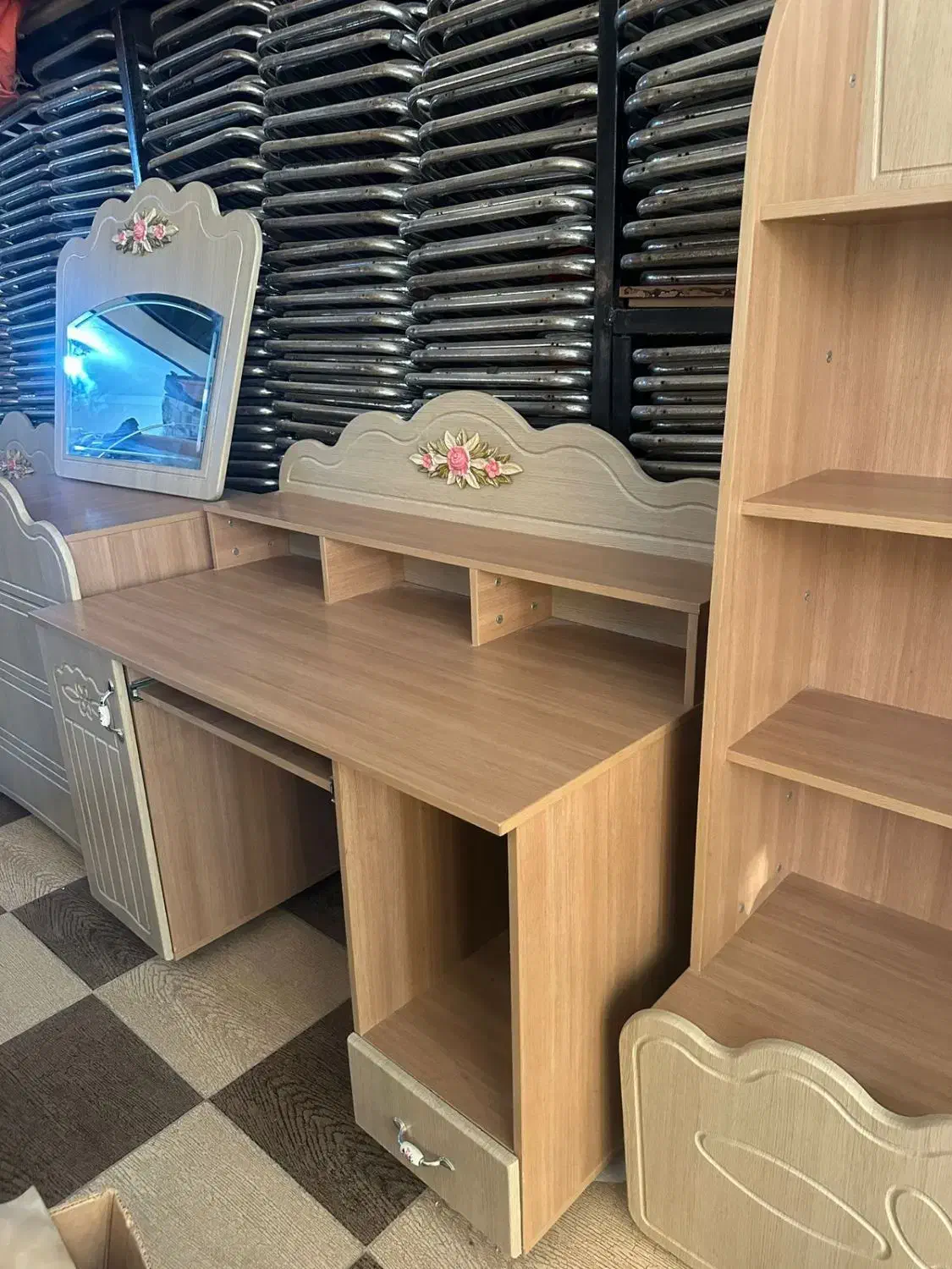 سرویس خواب نوجوان در حد نو|تخت و سرویس خواب|لار, |دیوار