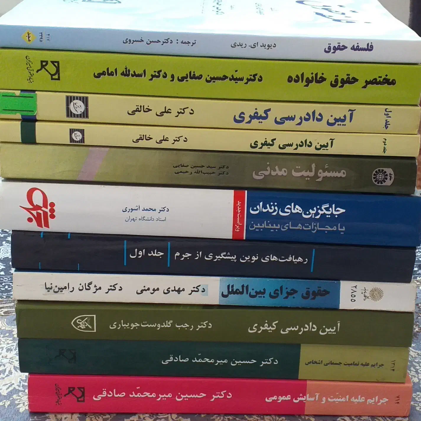 کتاب حقوقی|کتاب و مجله آموزشی|لنگرود, |دیوار
