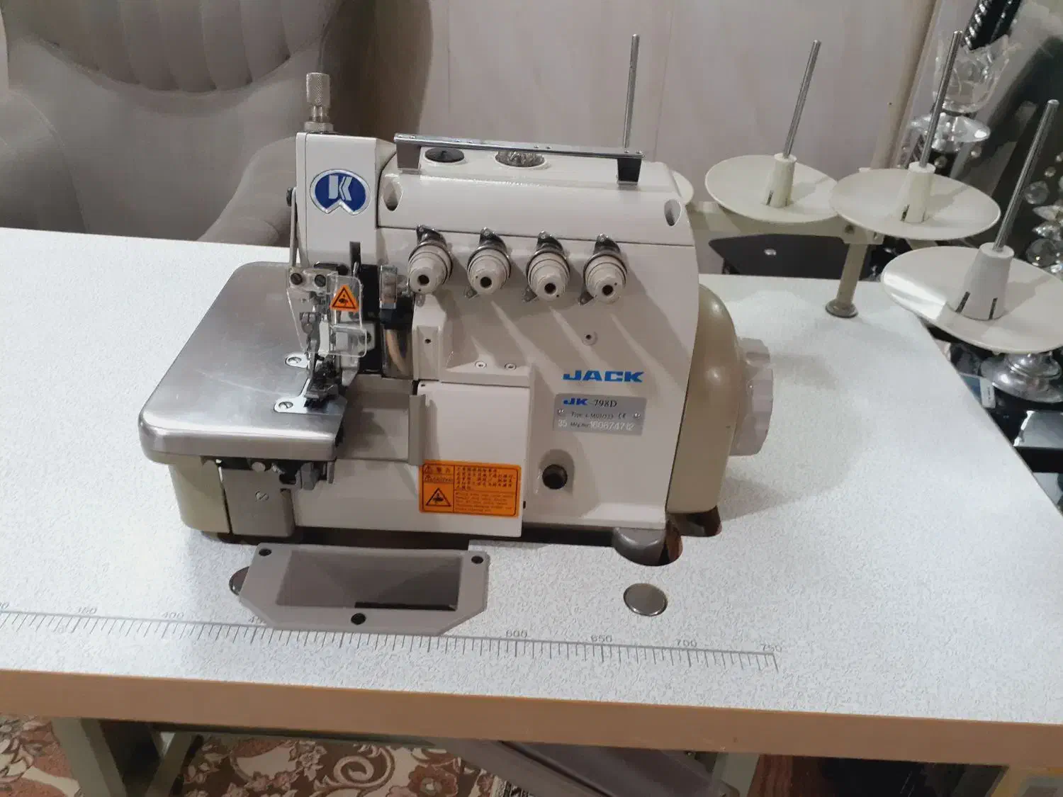 چرخ خیاطی زیگزال ۴نخ سردوز 798 دینام سرخود جک نو|چرخ خیاطی و ریسندگی|تهران, نازی‌آباد|دیوار