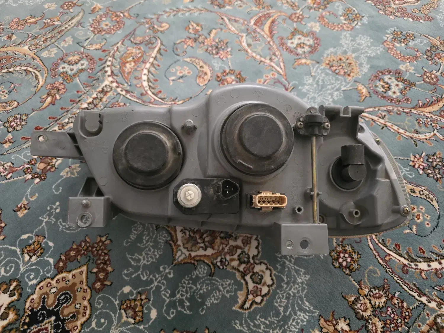 چراغ ۱۱۱ چپ|قطعات یدکی و لوازم جانبی|فولادشهر, B2|دیوار