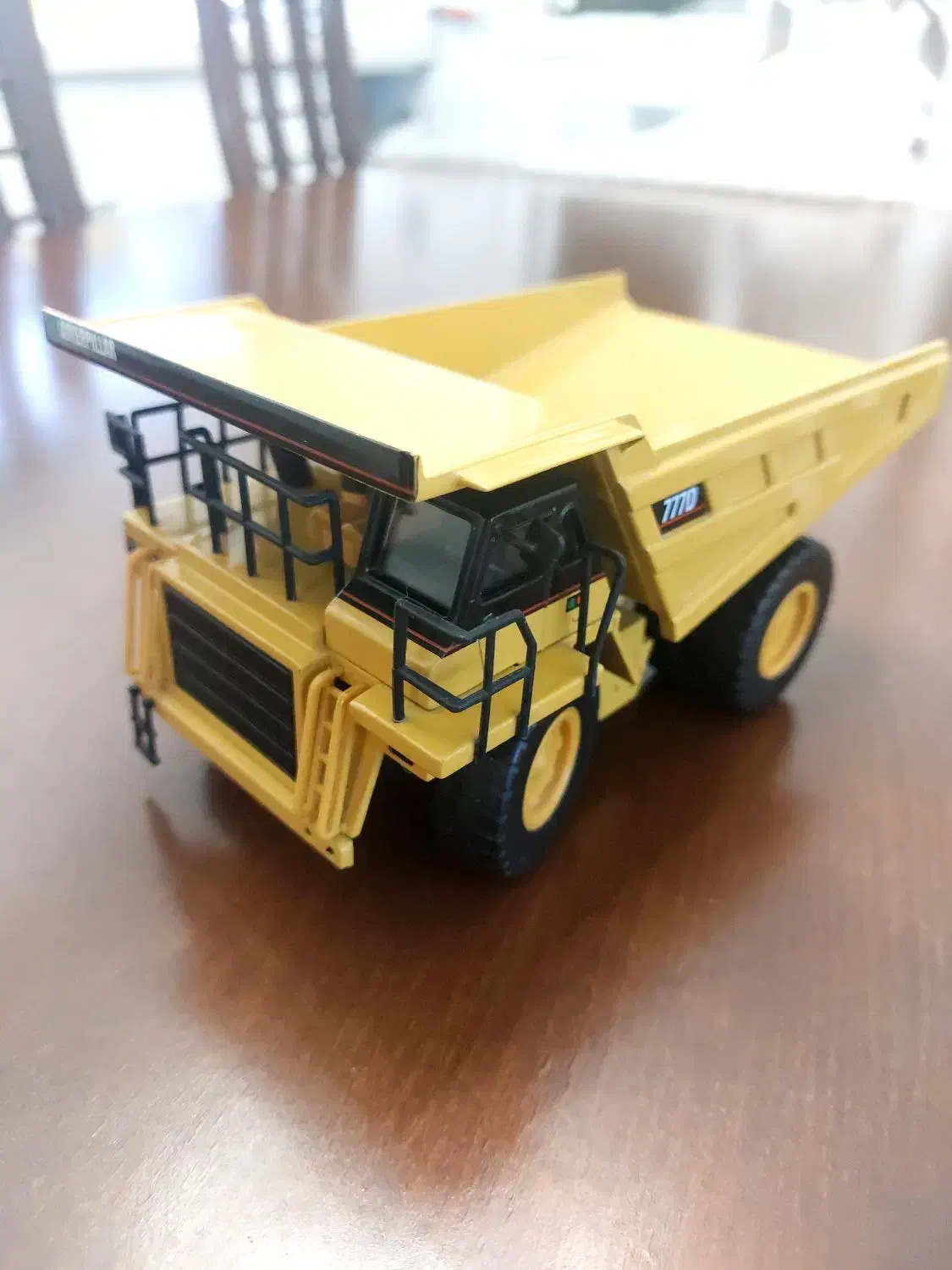 ماکت دامپ تراک کاترپیلار 777|کلکسیون و سرگرمی|تهران, امام زاده عبدالله|دیوار