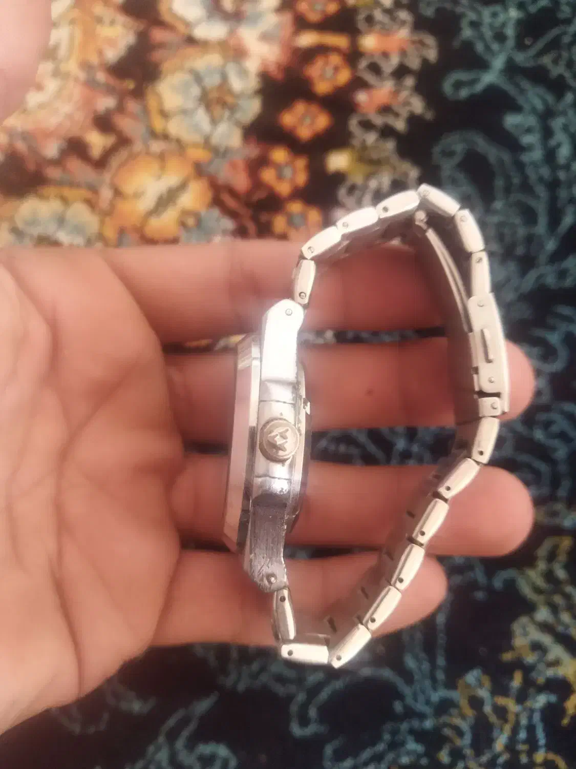 ساعت مچی|ساعت|شیراز, کوشک میدان|دیوار