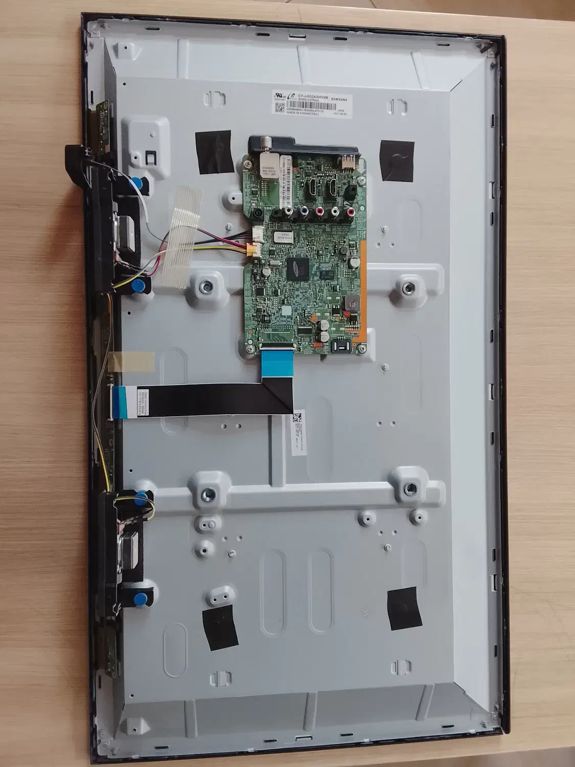 سامسونگ 32 پنل صدمه دیده|تلویزیون و پروژکتور|اصفهان, باغ فدک|دیوار