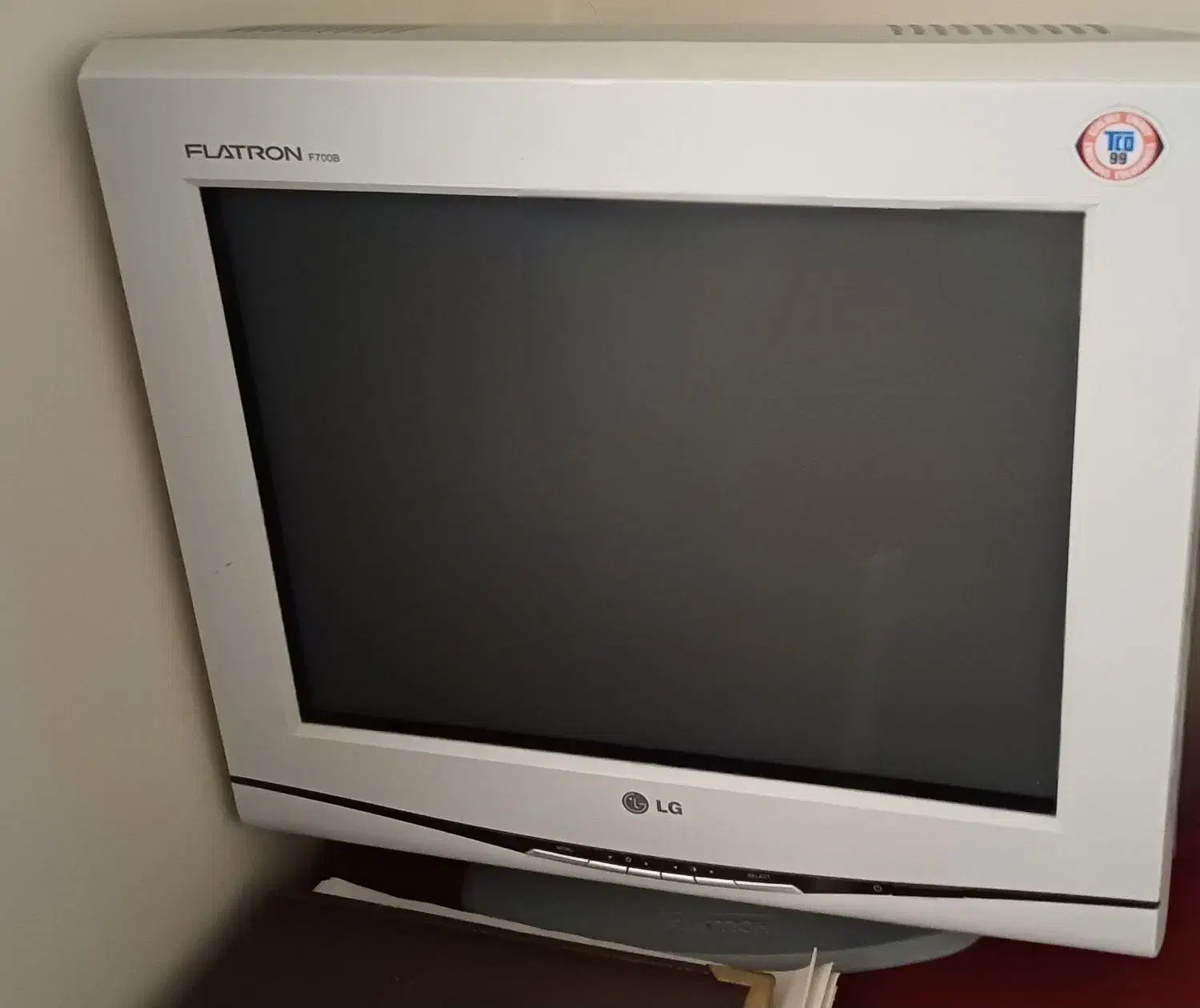 مانیتور کامپیوتر ال جی مدل LG FLATRON f700b|قطعات و لوازم جانبی رایانه|شیراز, جانبازان|دیوار