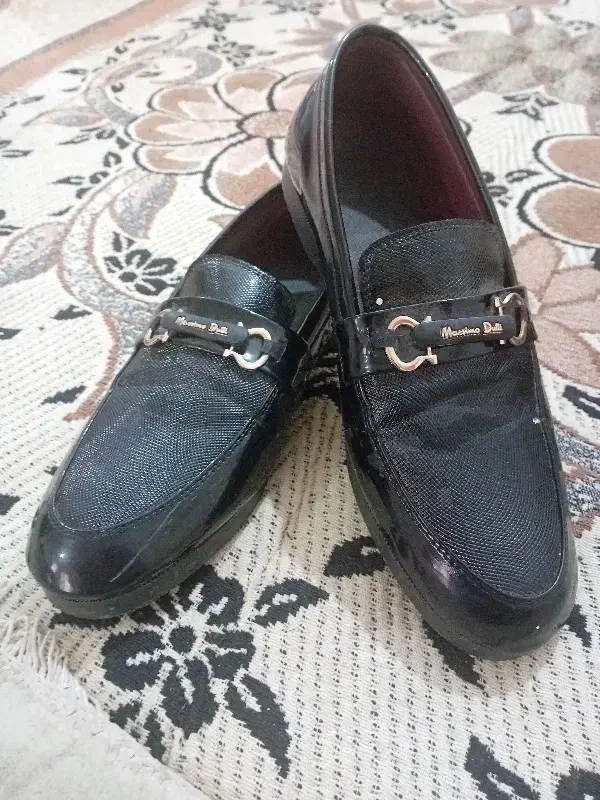 تعدادی کفش|کیف، کفش، کمربند|ملایر, |دیوار