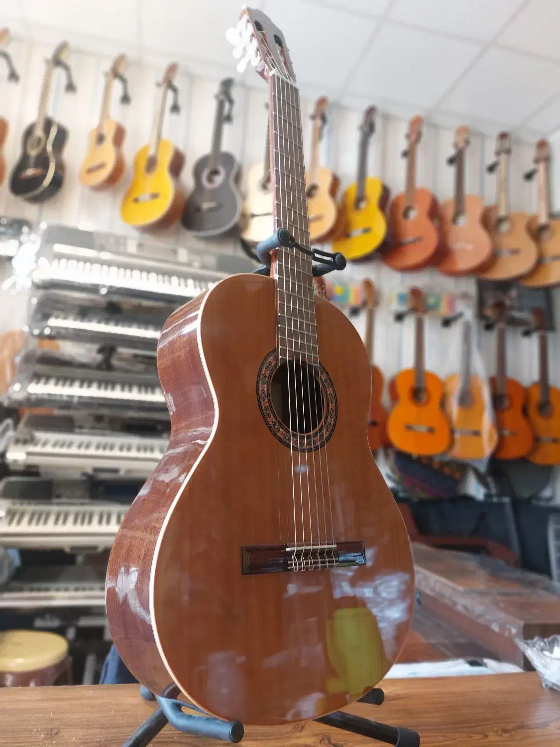 گیتار المنزا 401 آکبند و دست دوم در موزیک ارژنگ|گیتار، بیس، امپلیفایر|پردیس, فاز ۳|دیوار