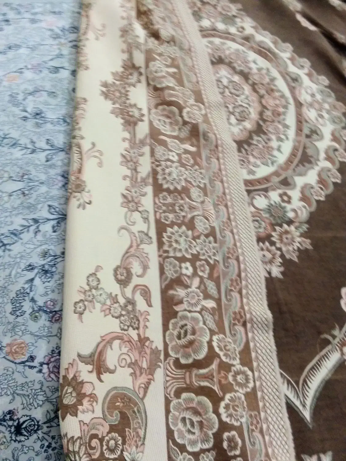 یک جفت روفرش|روفرشی|اندیشه, پرنیان|دیوار