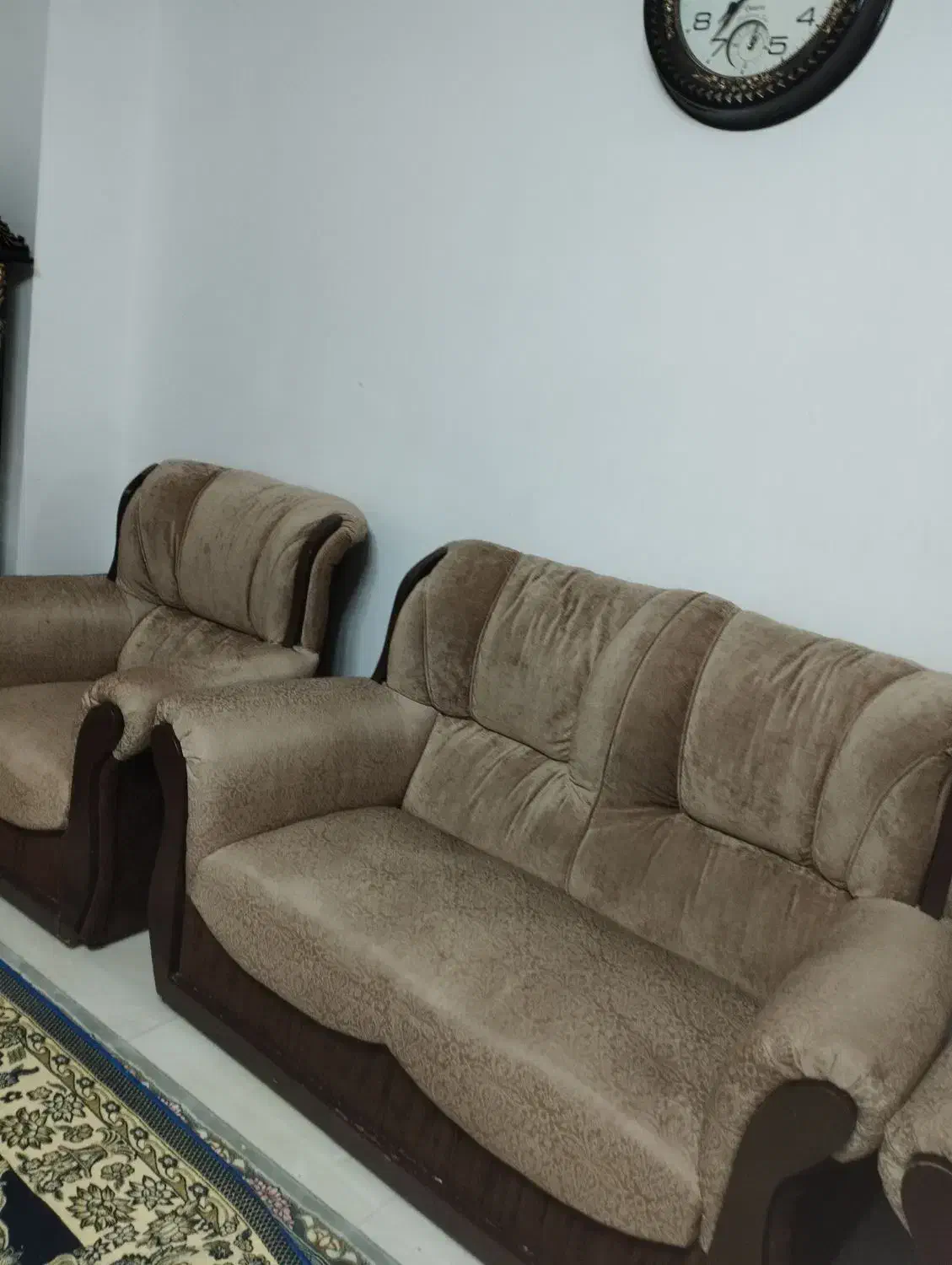 مبل هفت نفره سالم و تمیز|مبلمان خانگی و میز عسلی|شاندرمن, |دیوار