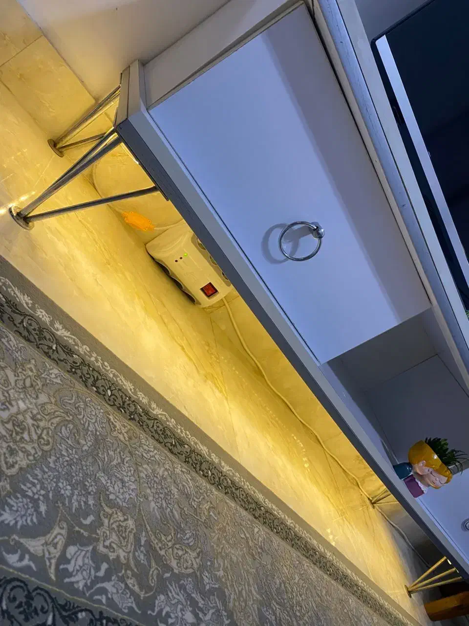 میز تلویزیون سفید تمیز وسالم|میز تلویزیون|رشت, پیرکلاچای|دیوار