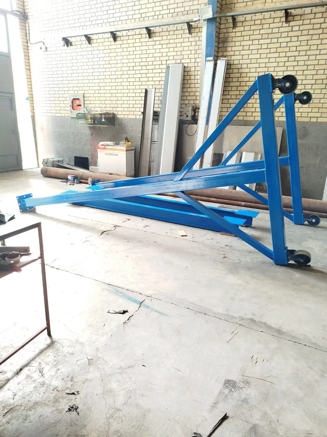 طراحی و ساخت جرثقیل دروازه‌ای سفارشی|خدمات پیشه و مهارت|برخوار, |دیوار