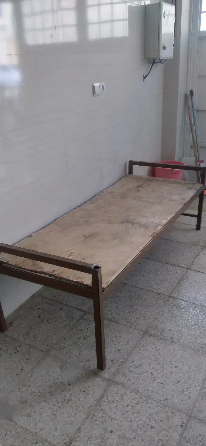 فروش یک عدد تخت|تخت و سرویس خواب|اردل, |دیوار