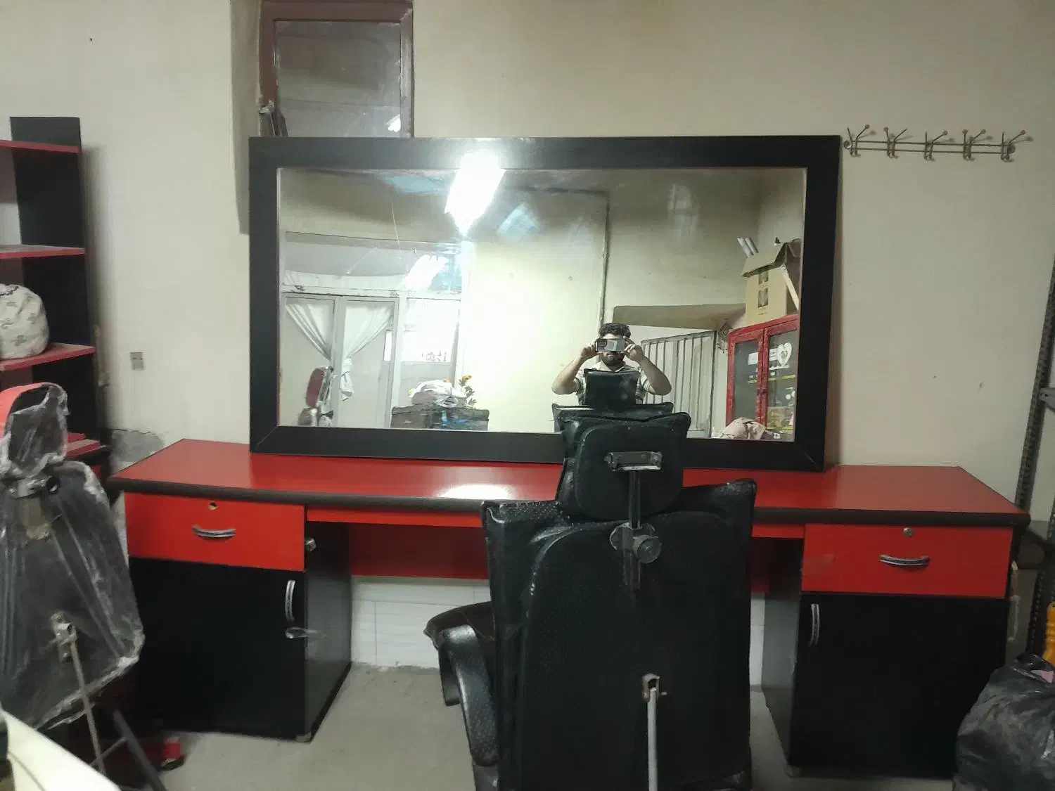 میز آینه وصندلی آرایشگاه زنانه|آرایشگاه و سالنهای زیبایی|میانه, |دیوار