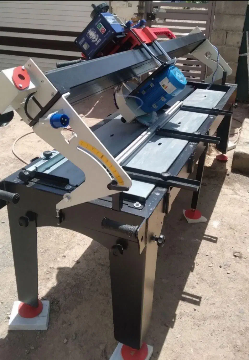 سنگ کاری وبرش سنگ با فرز ابی بادقت وقت مناسب|مصالح و تجهیزات ساختمان|گلبهار, شهر جدید گلبهار|دیوار