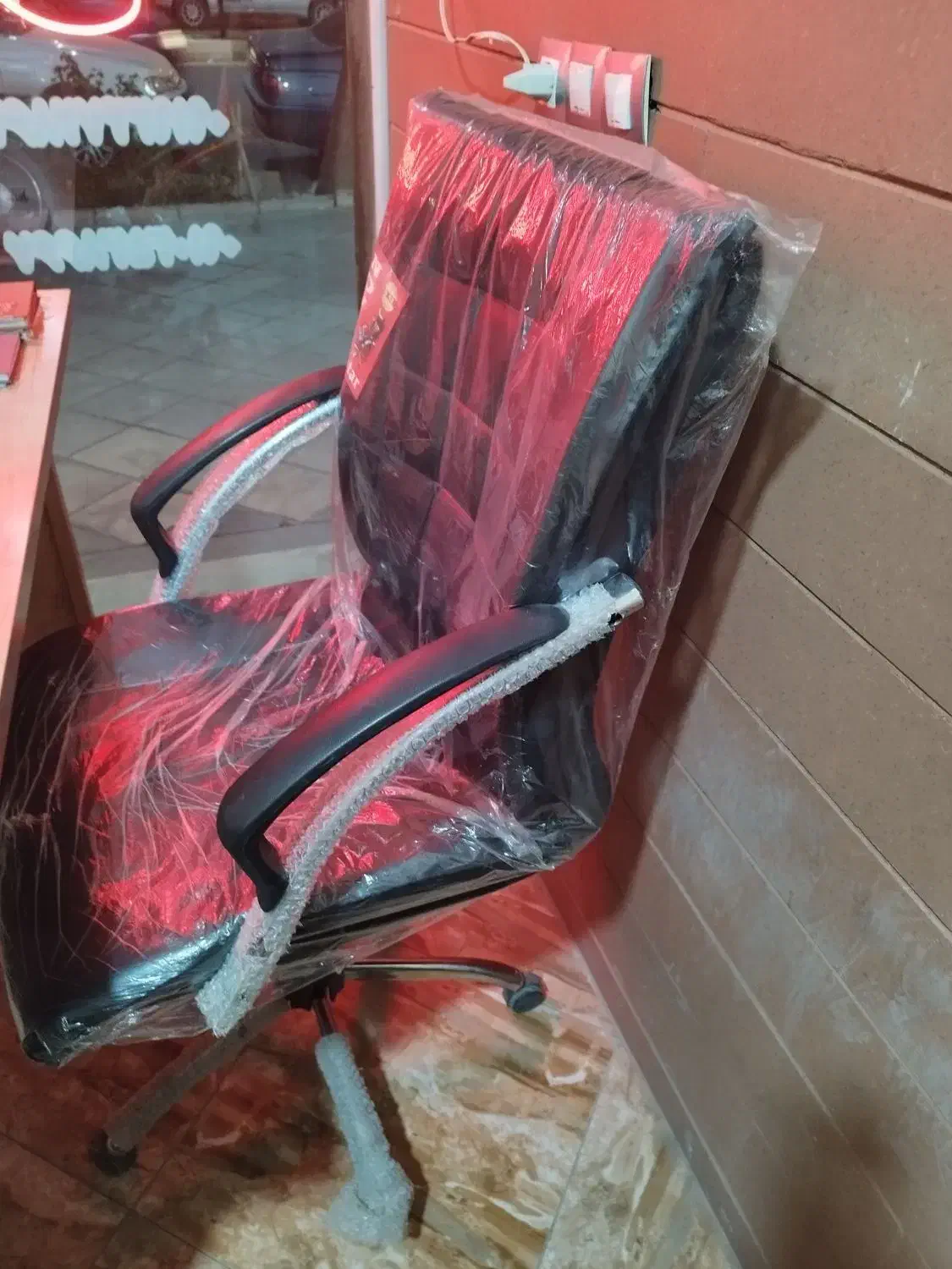 فروش میز صندلی و مبلمان اداری دفتری کاملا در حد نو|مبلمان اداری|ابهر, |دیوار