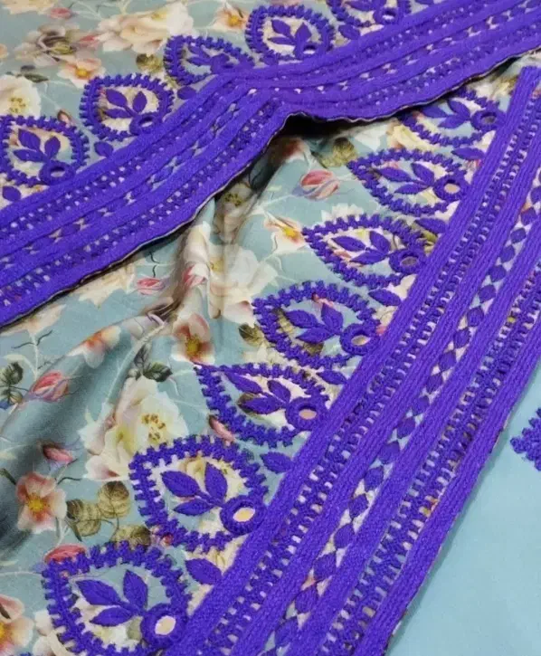 پریوال اینه در مقابل کریشی|لباس|خاش, |دیوار