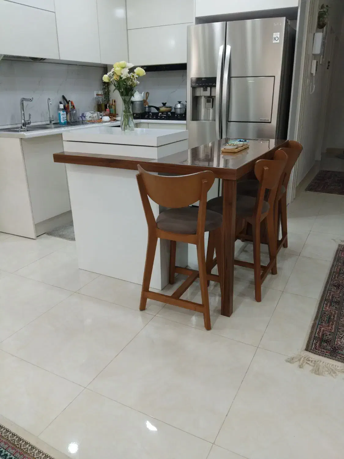 میز و صندلی|میز و صندلی غذاخوری|رشت, لاکانی|دیوار