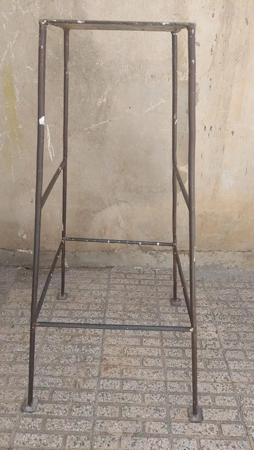 چهار پایه|صندلی و نیمکت|بروجرد, |دیوار